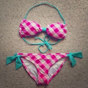 Super cute bikini ⭐Reversible⭐