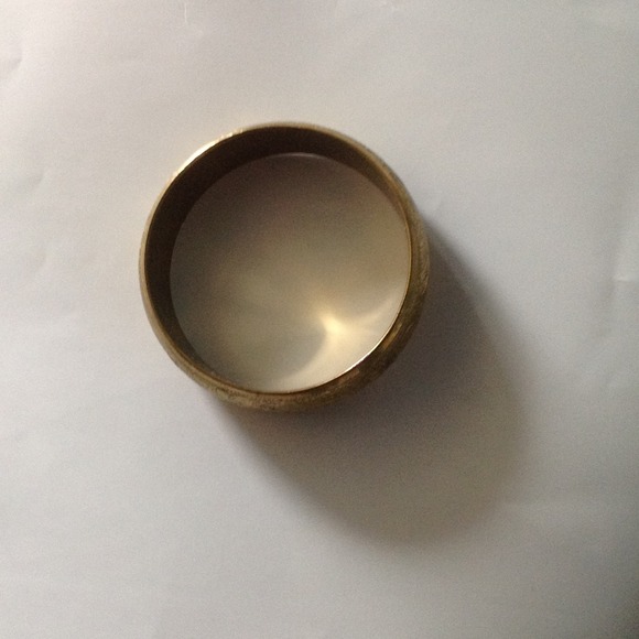 Gold bangle - Picture 2 of 2