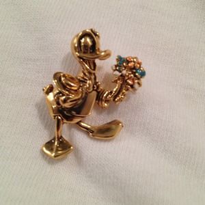 Donald Duck pin