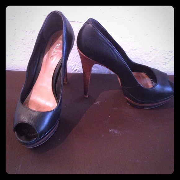 🚫SOLD🚫 ALDO Black Heels • Peep Toe with Brown