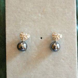 Small drop CZ hearts with gray pearl earrings.