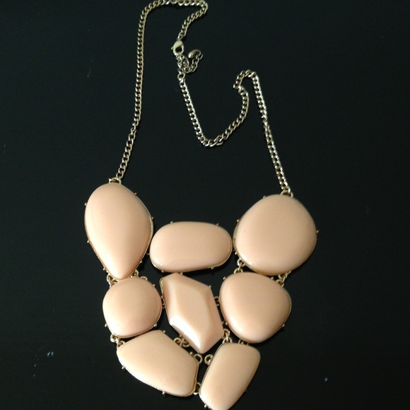 ❌❌SOLD❌❌Blush pink statement necklace.