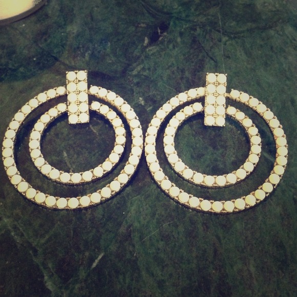 Eggshell hoop earrings
