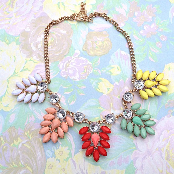 Jewelry - 🎉SALE🎉Multi color gem! necklace