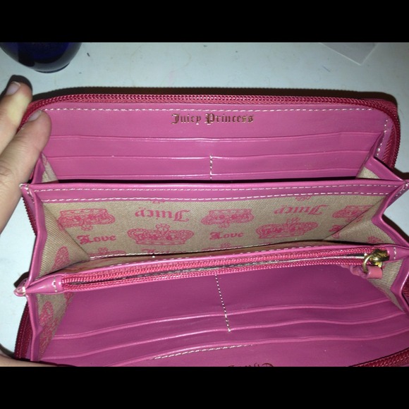 JUICY COUTURE WALLET! - Picture 2 of 3