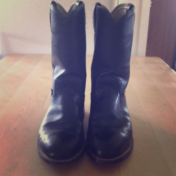 Black Justin's boots