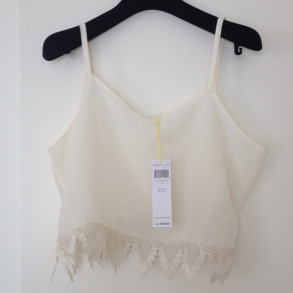 ⛔️SOLD⛔️BCBG CROP TOP