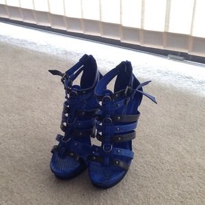 Black and blue snake skin designed heels