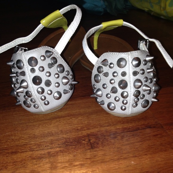 Simply Vera.Yellow, White and Gray studded sandals - Picture 2 of 2