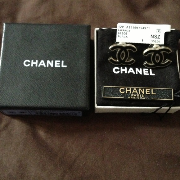 ❌SOLD❌Auth Chanel CC Black Leather Logo Earrings