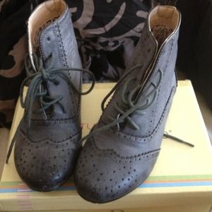 Grey cute shoes