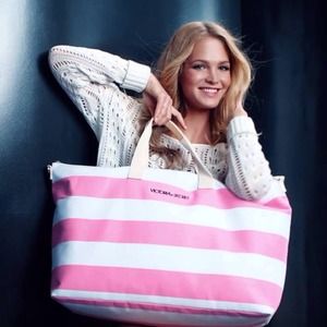 ⚡REDUCED⚡ 🆕Victoria's Secret Getaway Bag