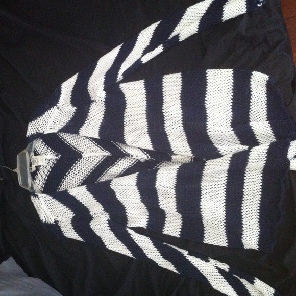 BB Dakota navy/ivory stripe cardi/sweater, Medium