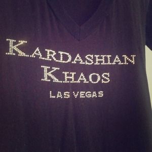 Kardashian Khaos v neck tee