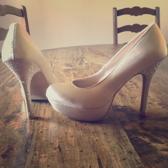Beautiful Champagne heels!!