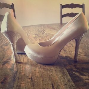 Beautiful Champagne heels!!