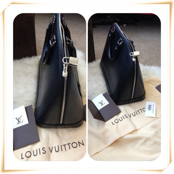 ❌SOLD LOCALLY❌💯 Authentic louis vuitton bag - Picture 2 of 4