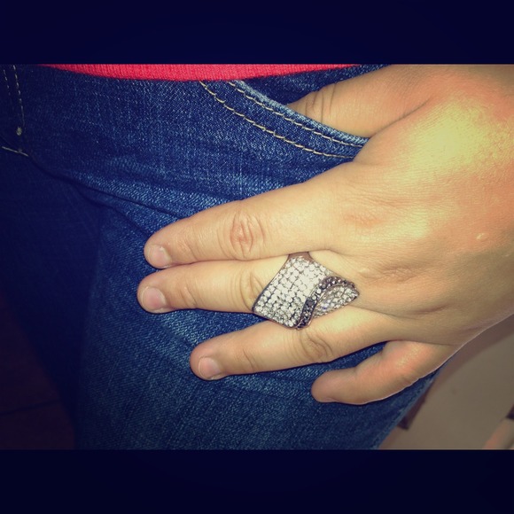 Beautiful Jennifer Lopez Stirling Silver Ring!