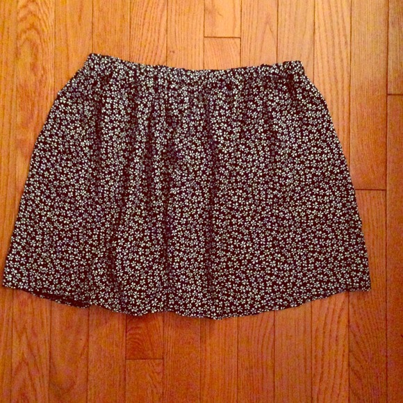 ❗SOLD❗Brandy Melville floral skirt