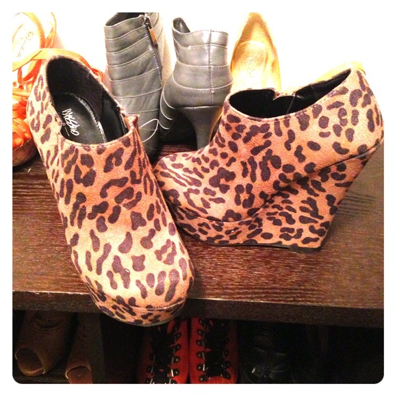 Leopard shoes!