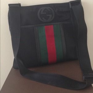 💯 Authentic Gucci Messenger Bag