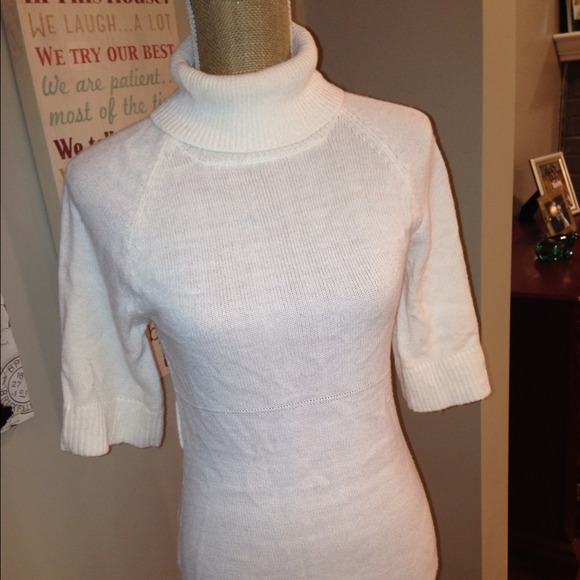 ⭐️ SOLD ⭐️Winter White 3/4 sleeve sweater tunic