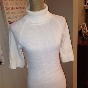 ⭐️ SOLD ⭐️Winter White 3/4 sleeve sweater tunic