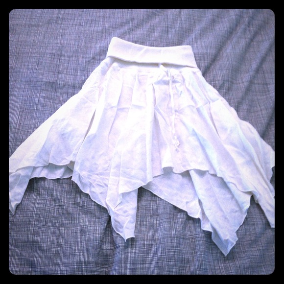 NWOT Bebe white linen skirt
