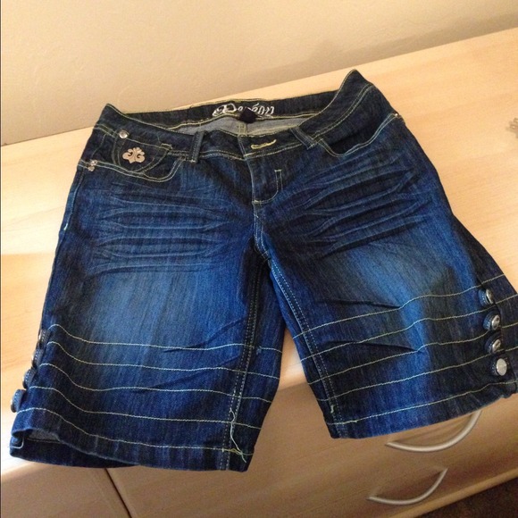 Dereon shorts