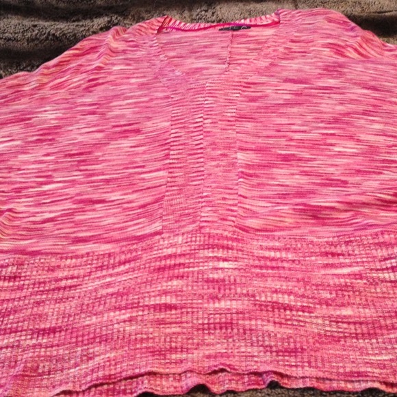 Pretty top - Picture 2 of 3