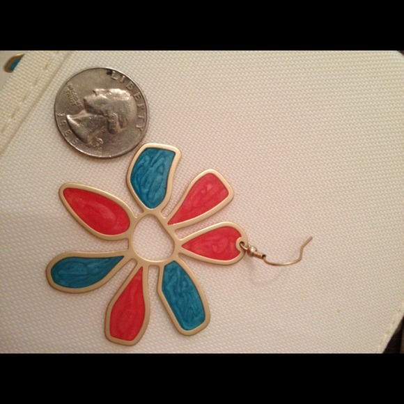 Earrings - Picture 2 of 3