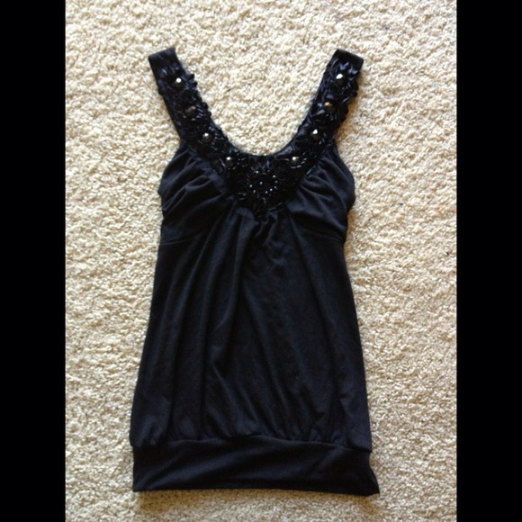 Beautiful rosette lined blouse tank