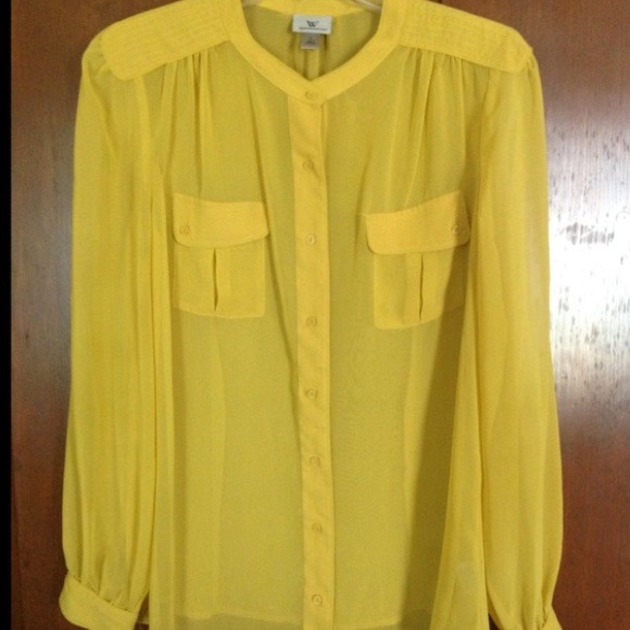 💢Sold💢💛Yellow Button Up Blouse💋