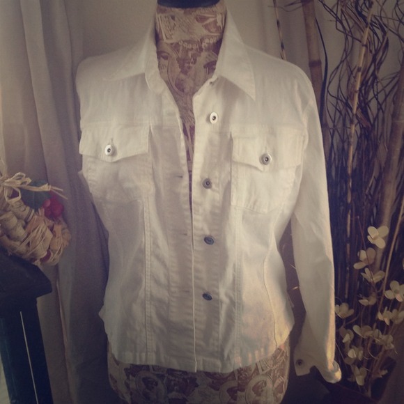 SOLD IN A BUNDLE White denim style jacket