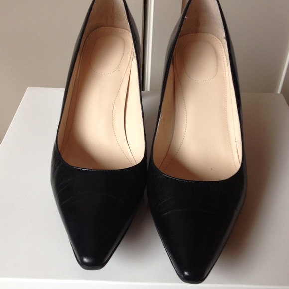 ⛔️SOLD⛔️Black heels. Calvin Klein. - Picture 2 of 4