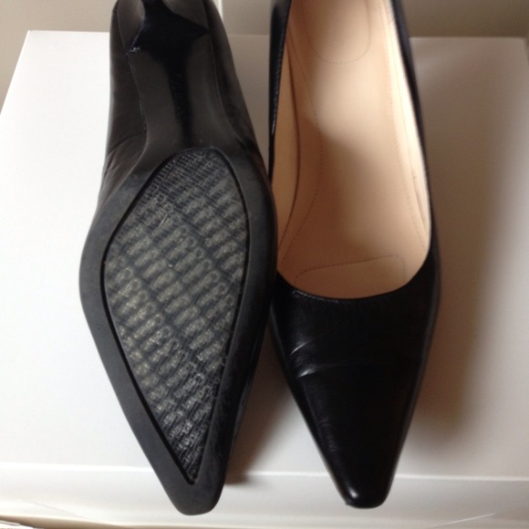 ⛔️SOLD⛔️Black heels. Calvin Klein. - Picture 3 of 4