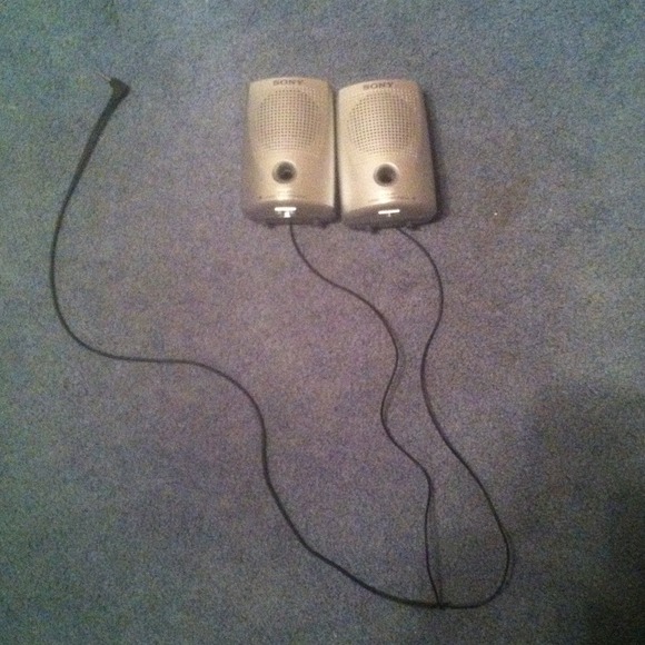•• Sony Headphone Jack Speakers