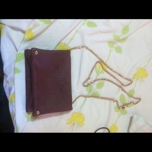 Maroon cross body w gold chain