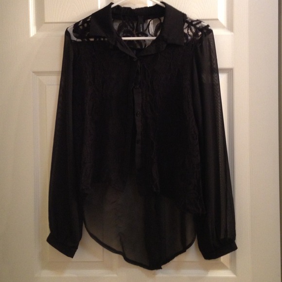 High-low lace sheer shirt.