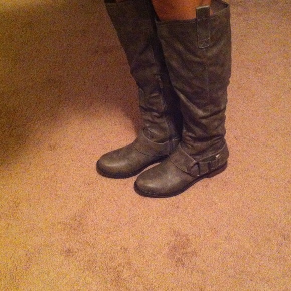 Boots!! Only wore for a few hrs.