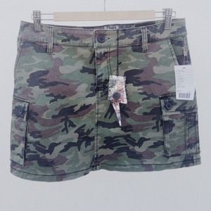 Green camo skirt with side pockets