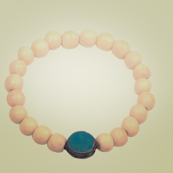 TAYLOR BRACELET
KL Collection