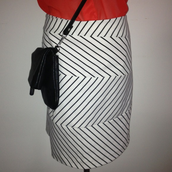 Gorgeous Cynthia Steffe stripped skirt! - Picture 3 of 4