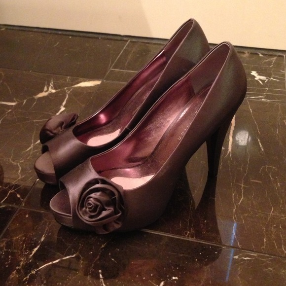 Shoes - Picture 2 of 2