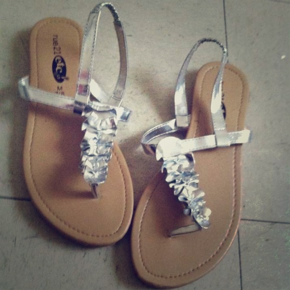 *SOLD on VINTED* Silver Rue21 Gladiators !