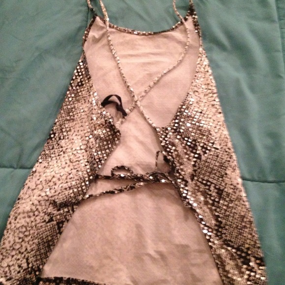 Top - Picture 2 of 2