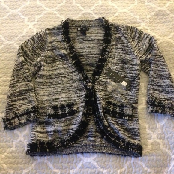 🚫sold🚫Black and white one button cardigan sweate - Picture 2 of 3