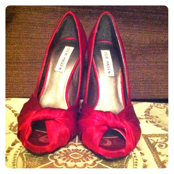Red Steve Madden peep toe platform pumps