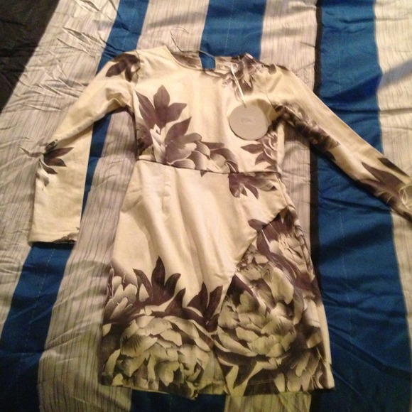 Maurie&Eve long sleeve dress. Size small