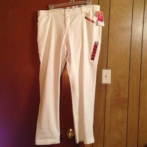🚫BUNDLED!🚫 Lee comfort fit white denim pants